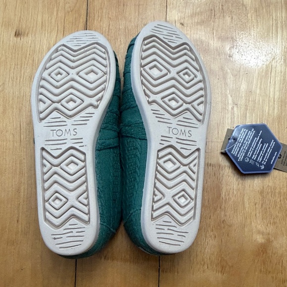 TOMS Green Cozy Slip-Ons - Picture 5 of 5